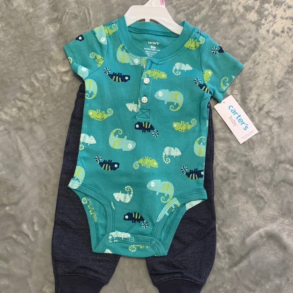 Carters baby two-piece onesie and bottoms with gecko graphics on onesie